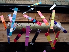 色とりどりの竹とんぼです。