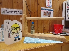 木造り「らむね栓開け器」