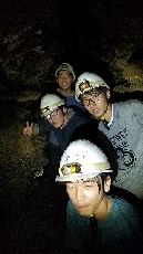 道なき道を進みます。