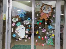 クリスマス飾りに雪がふりました！！